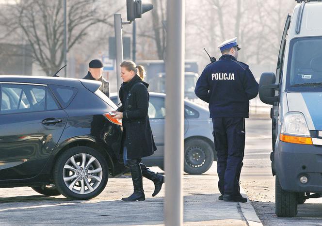 Isabel krzyczy na policję