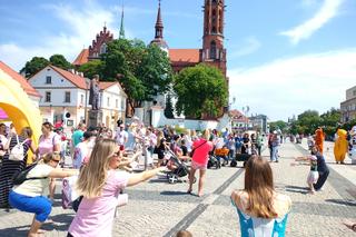 Chcieli podkreślić potrzebę swoich działań. Ulicami Białegostoku przeszedł Marsz Rodzin Zastępczych