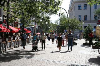 Zorganizowana grupa romskich żebraków na Krupówkach. Dzieci zbierają nawet po 600 złotych dziennie