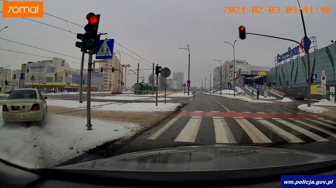 Uciekł po kolizji i ukrył auto na… miejscu dla osoby niepełnosprawnej. Policję zawiadomili Internauci