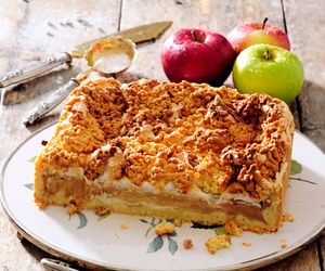 Szybki jabłecznik. Prosty przepis na ciasto z jabłkami i kruszonką