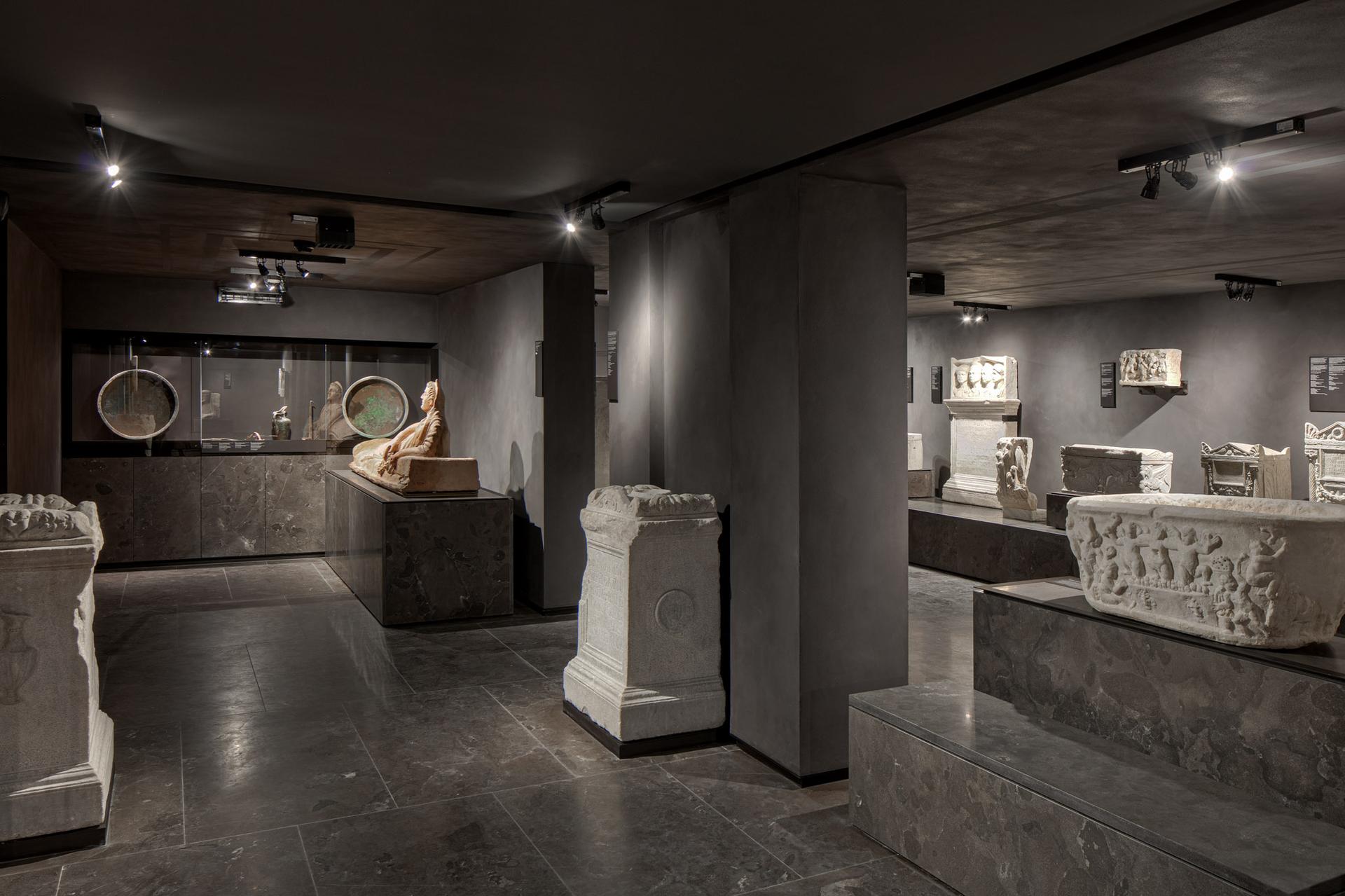 Galeria Sztuki Starożytnej projektu Nizio Design International: fotospacer po zmodernizowanych wnętrzach