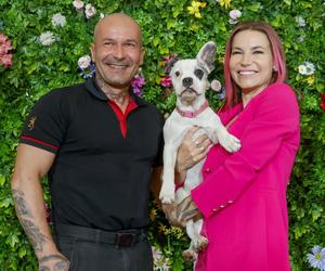 Gwiazdy pozują z butami. Więdłocha ma nową fuchę, Andrzejewicz w ogromnej marynarce, Kostka jak pani wiosna