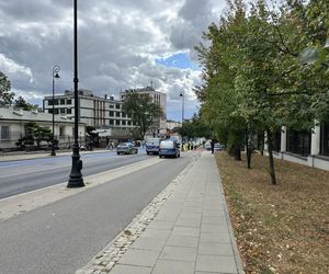 Żółto-niebieska niespodzianka dla rosyjskich dyplomatów. Barwy Ukrainy na asfalcie przed ambasadą Rosji