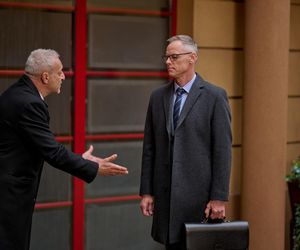 Na Wspólnej, odc 4088. Damian Cieślik (Waldemar Błaszczyk), Krupski (Maciej Wilewski)