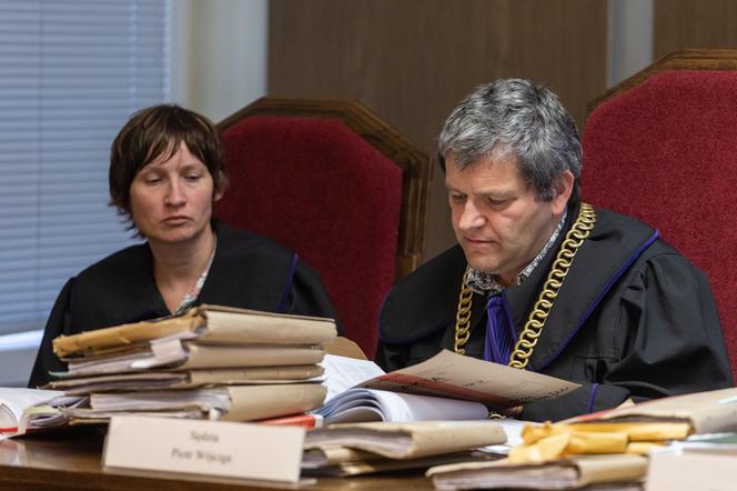 Ciężarna Gosia i 3-letnia Laura zginęły przy drodze. Mąż i ojciec zalewa się łzami. "Zabił, bo chciał ratować samochód" 