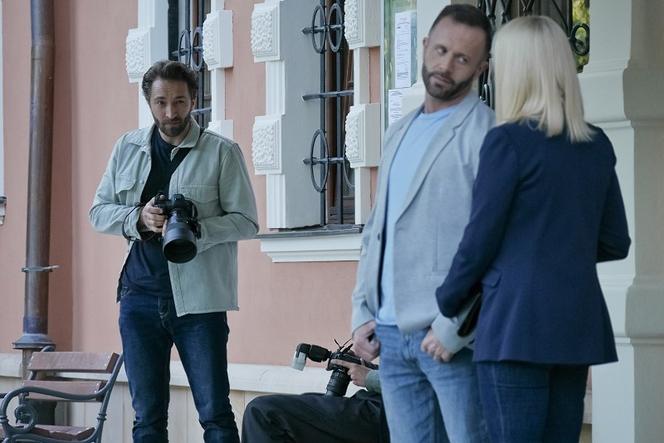 Pierwsza miłość, odcinek 3514: Skandal wokół procesu Mateusza! Kinga i Emilka nie ochronią Marty przed kolejnym szaleńcem - ZDJĘCIA