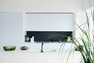 Mrowiec, Łomianki, Moomoo