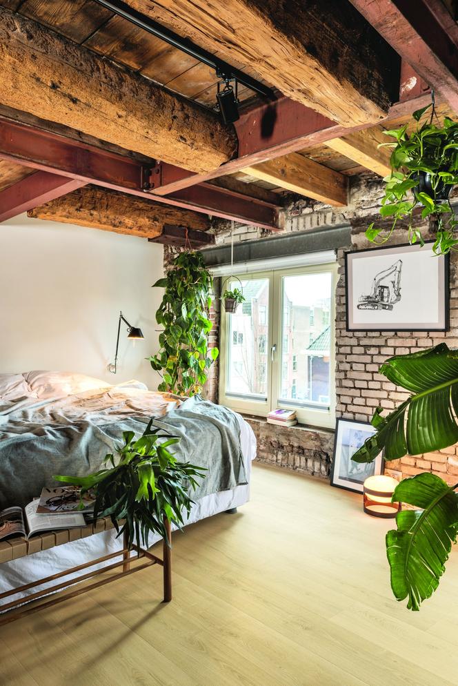 Dom w stylu biophilic - natura w sypialni