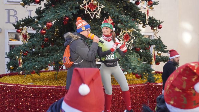 Bieg Mikołajów w Olsztynie. Około 400 osób pobiegło w charytatywnym celu [ZDJĘCIA]