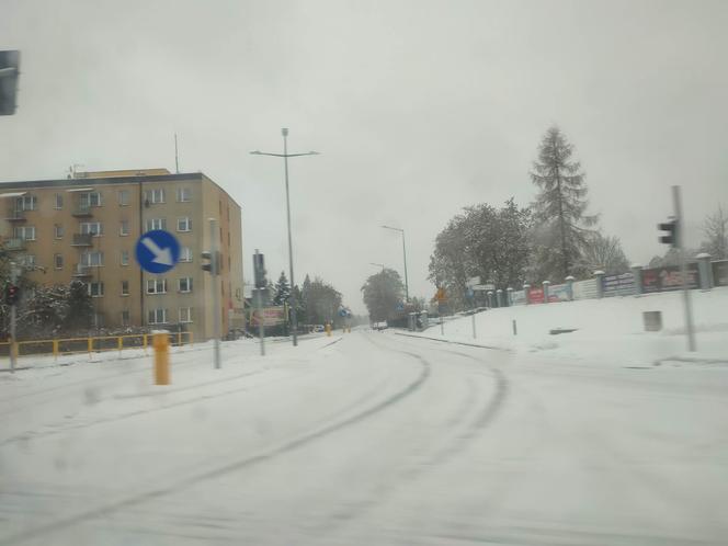 Atak zimy w Białymstoku. Fatalne warunki w mieście i Podlaskiem [ZDJĘCIA]