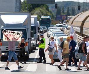 Protest mieszkańców w Letnicy. Czarny pył do domu leci, tak się truje nasze dzieci 