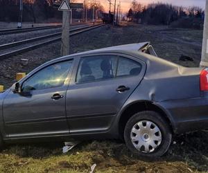 O krok od tragedii w pow. świdnickim! 87-latek wjechał tuż pod nadjeżdżający pociąg