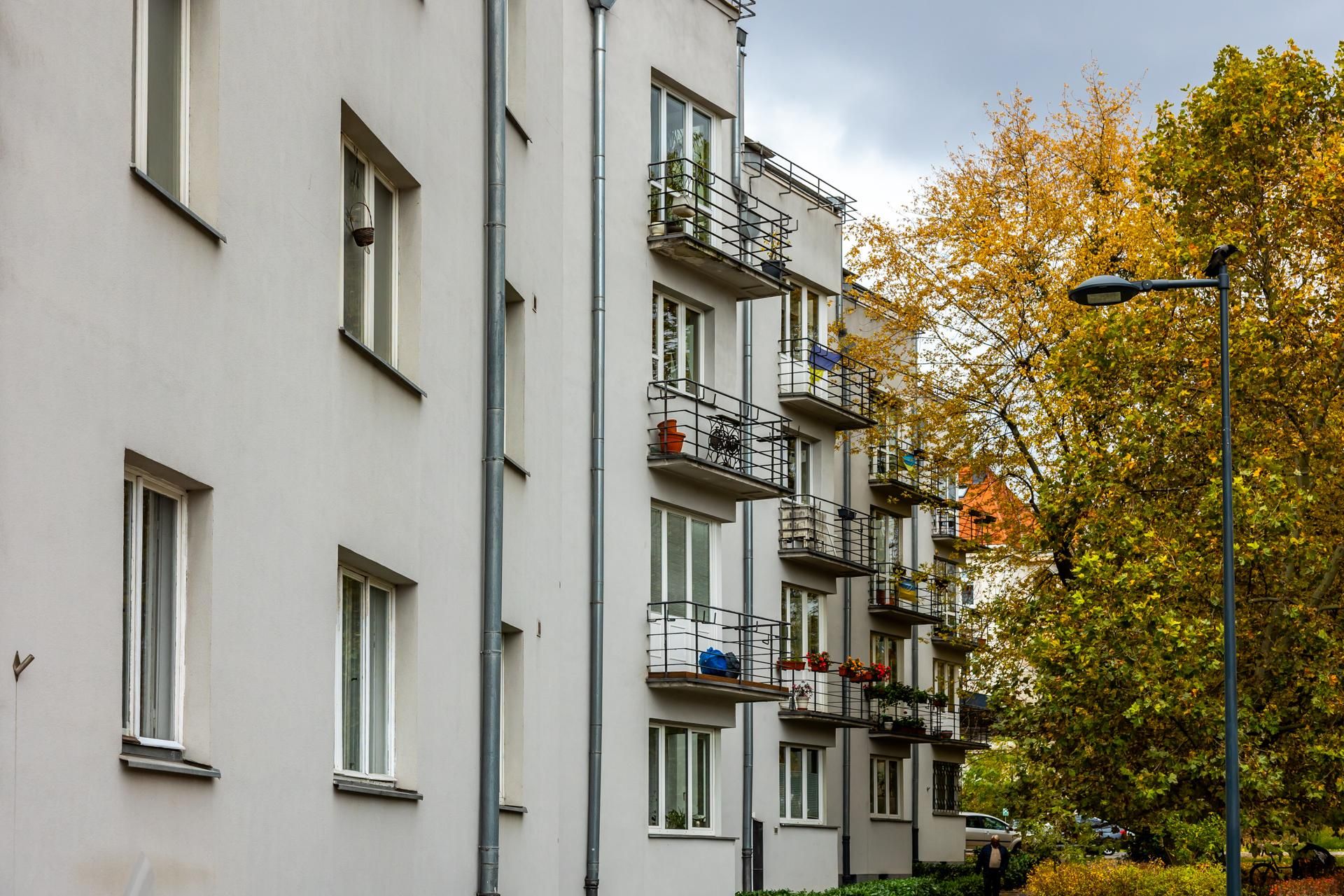 Blok przy ul. Słonecznej 50 w Warszawie