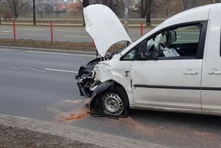 Wypadek na al. Jana Pawła II w Białymstoku. Kierujący zasłabł w samochodzie [ZDJĘCIA]