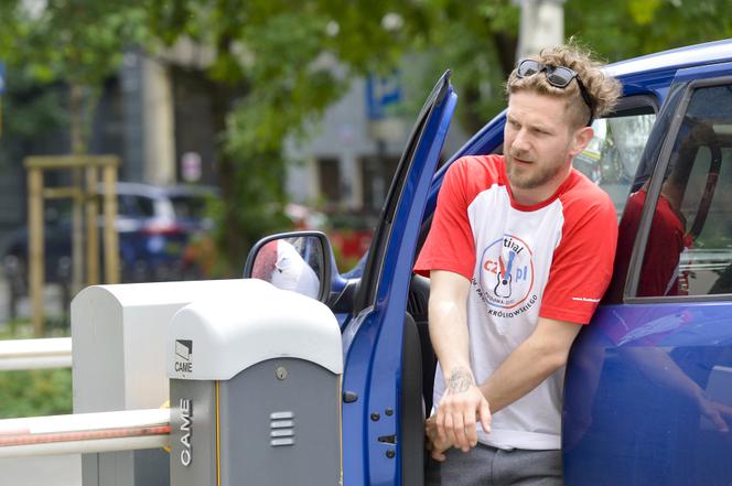 Antek Królikowski jeździ Volkswagenem Amarokiem V6
