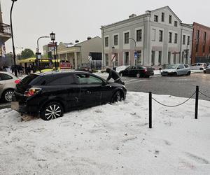 Nawałnica nad Gnieznem. Miasto zalały strumienie wody po ulewie i gradobiciu [ZDJĘCIA].