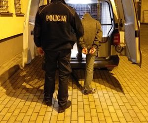 Przyszedł na komendę zapytać, czemu szuka go policja. Tego się nie spodziewał