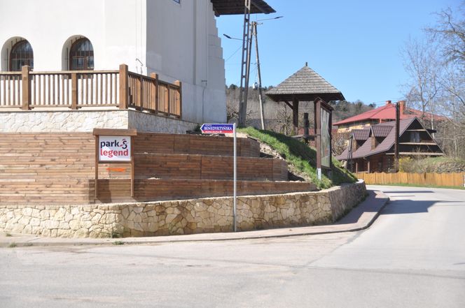 Nowa Słupia, Puszcza Jodłowa i Święty Krzyż
