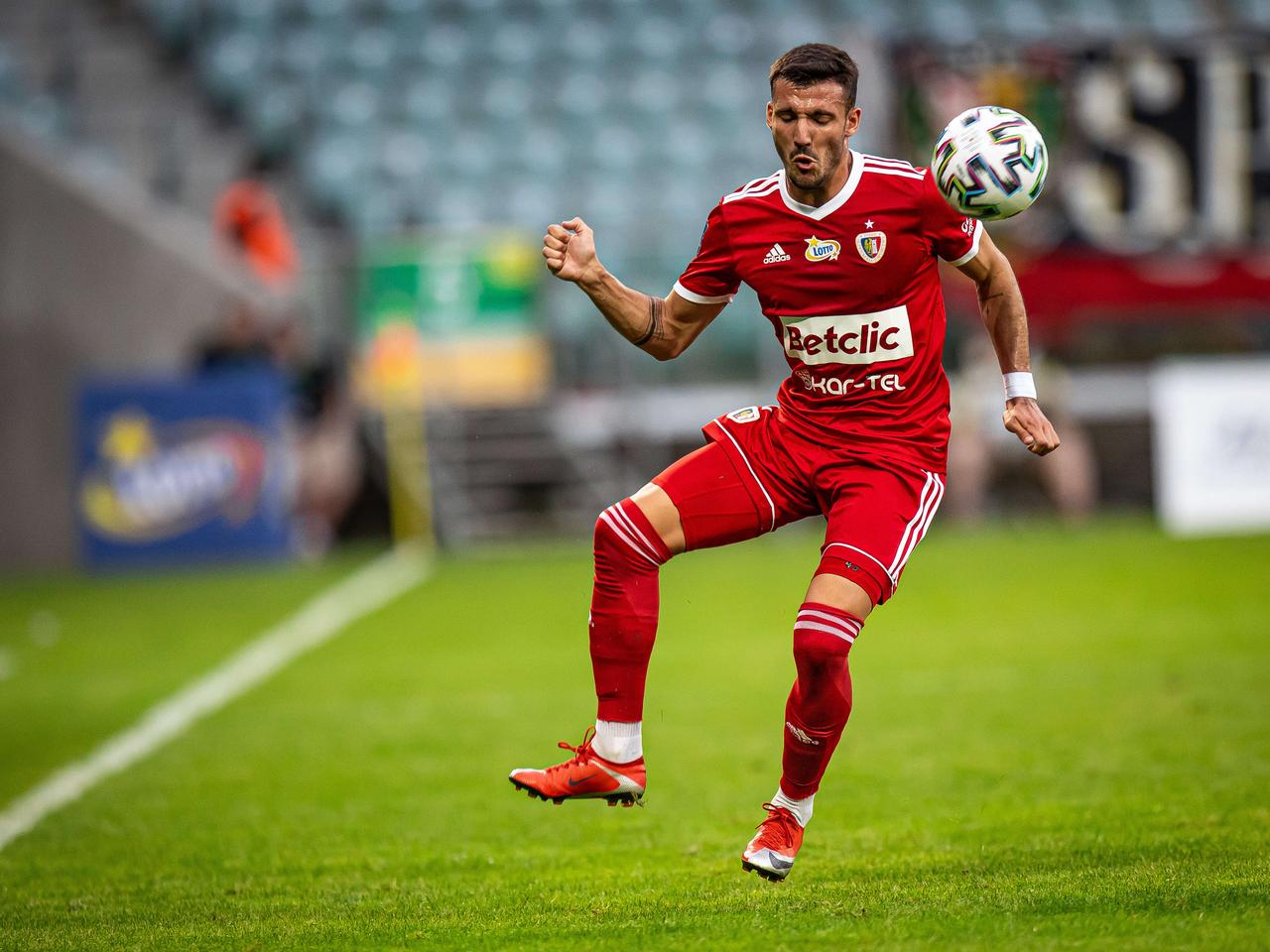 Legia odpada z Pucharu Polski. Piast górą w stolicy! Kapitalny rajd Tiago Alvesa