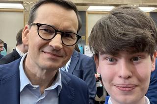 Mateusz Morawiecki z młodzieżą PiS