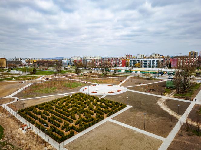 Park przy pl. Papieskim w Sosnowcu prawie gotowy. Trwają ostatnie prace