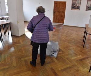 Zamknięto lokale wyborcze. Kto został  burmistrzem Żagania w 2024 r.? 