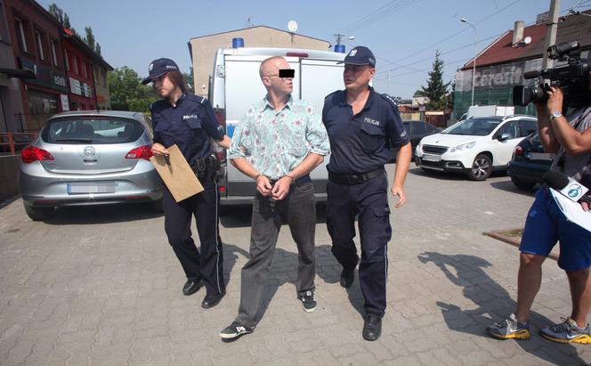 BANDYTA POCIĄŁ MNIE PODCZAS OPALANIA