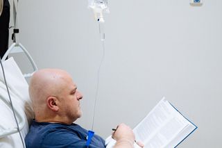 Poseł KO spędził w szpitalu sześć dni  Naprawili Kowalowi kolano