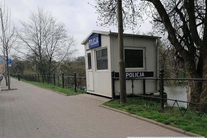Pijany 25-latek wjechał w policyjny posterunek w centrum Wrocławia