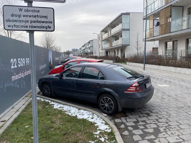 Problem z samochodami, potencjał w przestrzeni? 