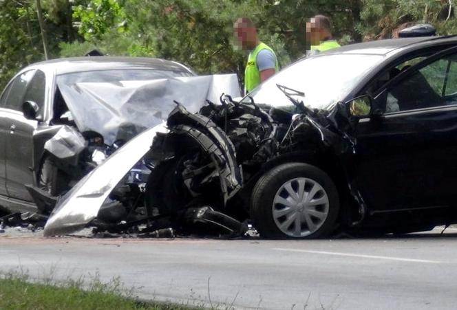 Czołowe zderzenie dwóch samochodów osobowych pod Węgrowem. Cztery osoby ranne. Nie żyje 12-letnie dziecko