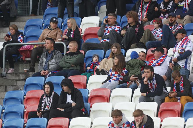 Górnik Zabrze zmierzył się z Zagłębiem Lubin. Kibice rozgrzewali piłkarzy z trybun