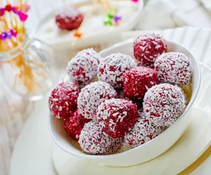 Truskawkowe keto ciasteczka. Dietetyczny deser w 10 minut 