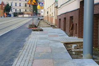 Chodnik dla szczupłych na ul. Dworcowej