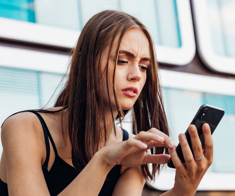 80 proc. młodych ludzi obawia się rozmów telefonicznych.