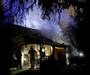 Zwęglone ciało człowieka w spalonym budynku. Tragiczny pożar w Warszawie