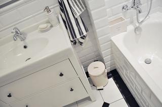 Biała łazienka z ceramiki
