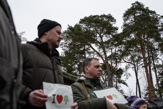 Protest na Barbarce w Toruniu. Społecznicy nie chcą wycinki starych sosen