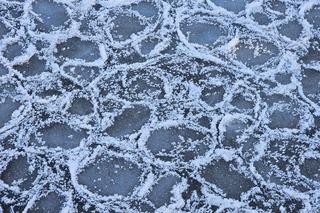 Niezwykłe zjawisko na rzece. Bajeczny widok lodowych krążków!