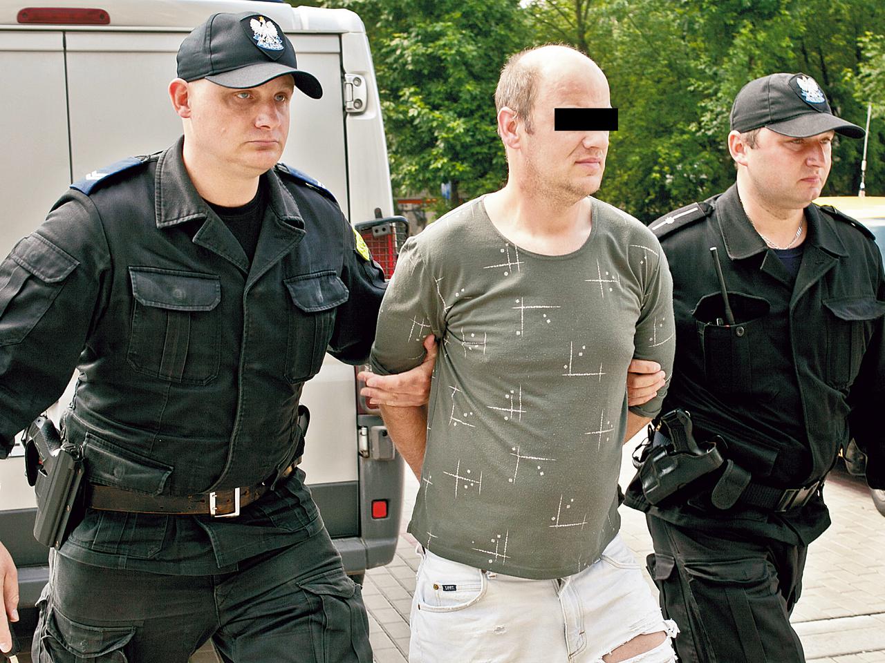 Był tak pijany że nie wiedział że wyrzuca synka z balkonu