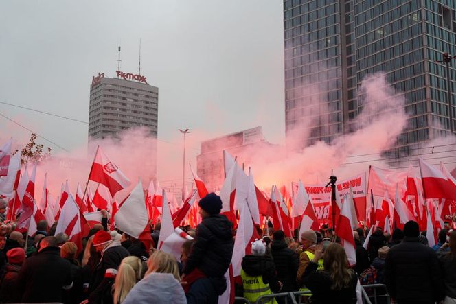 Marsz Niepodległości 2025 na żywo. Relacja z Warszawy. "Chcę zobaczyć Polskę samodzielną i niezakompleksioną"