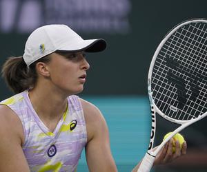  O której gra Iga Świątek mecz dzisiaj Indian Wells Polka wyjdzie na kort po tym meczu! Iga Świątek - Cirstea O której godzinie ćwierćfinał Świątek 16.03.2023