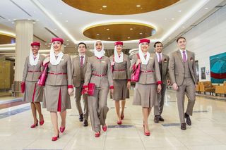 Linie Emirates wprowadzają nowe, stylowe uniformy dla elitarnego zespołu obsługi pasażerów premium i VIP