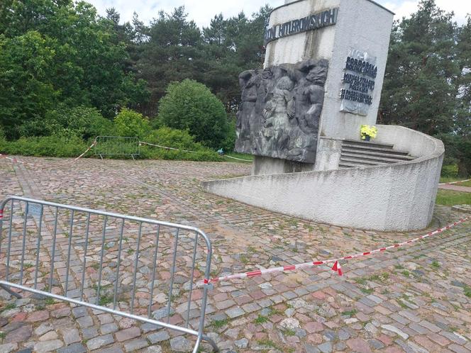 Pomnik w Dolinie Śmierci w Fordonie jest w opłakanym stanie. Jeden z kłosów wygląda na ułamany, a teren jest ogrodzony taśmą