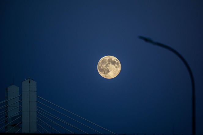 Niesamowita superpełnia Księżyca widziana z Przemyśla