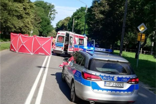 Namysłów. Rowerzystka ZGINĘŁA pod kołami samochodu. Wjechała wprost na pędzące auto!