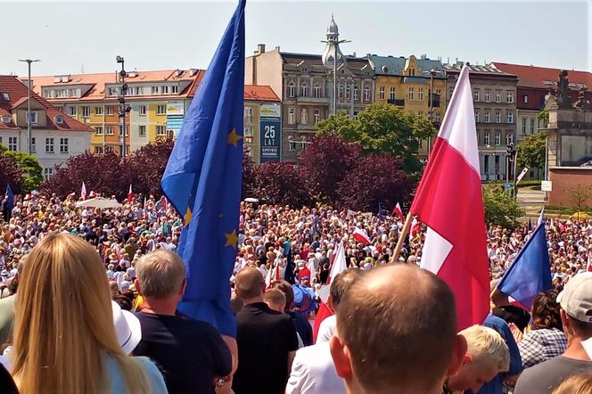 Manifestacja 4 czerwca na placu Solidarności w Szczecinie