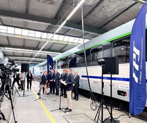 Mają 30 lat, a wyglądają jak nowe. Zmodernizowane wagony z fabryki Cegielskiego niedługo wyjadą na tory