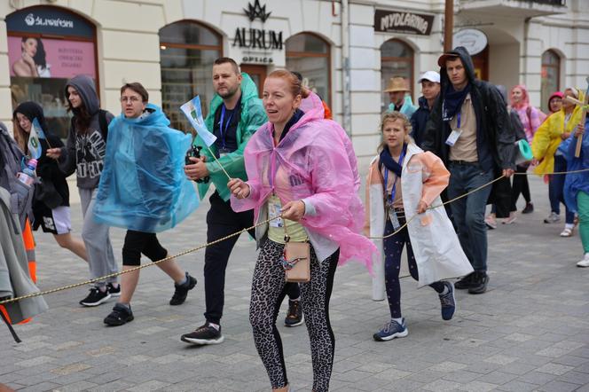 Lubelska Piesza Pielgrzymka na Jasną Górę 2024. Pątnikom deszcz niestraszny!